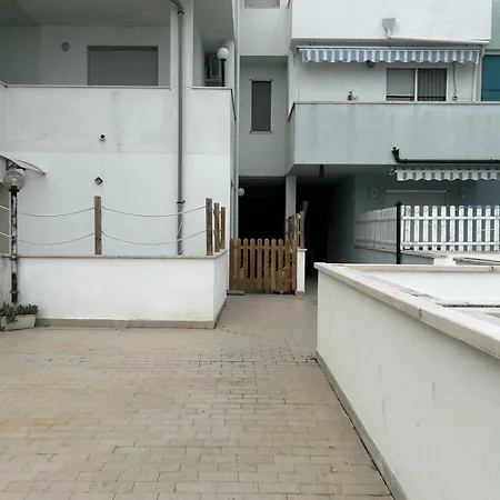 The Angels House アパート